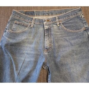 Wrangler Men's 33x30 Straight Leg Jeans Medium Wash Classic Fit  1097FXWXD